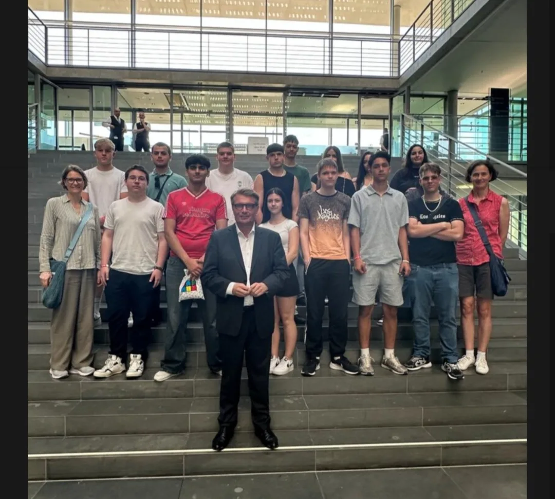 Abschlussfahrt Klasse 10 zu Besuch im Bundestag mit dem Abgeordneten Herr Bareiß